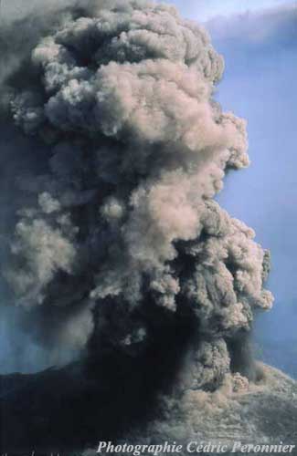 70-05 Photos : PERONNIER Cédric Etna Novembre 2002
