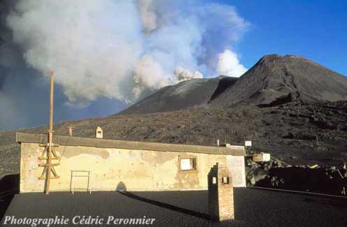 73-03 Photos : PERONNIER Cédric Etna Novembre 2002