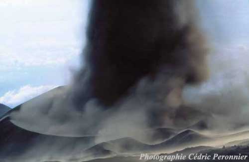 77-29 Photos : PERONNIER Cédric Etna Novembre 2002