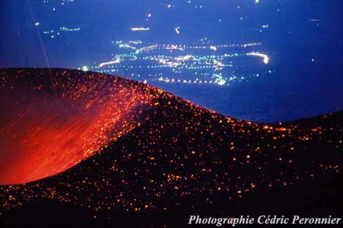 80-22 Photos : PERONNIER Cédric Etna Novembre 2002